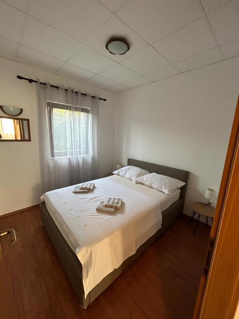 Apartments By The Sea Slatine, Ciovo - 1128 Екстериор снимка