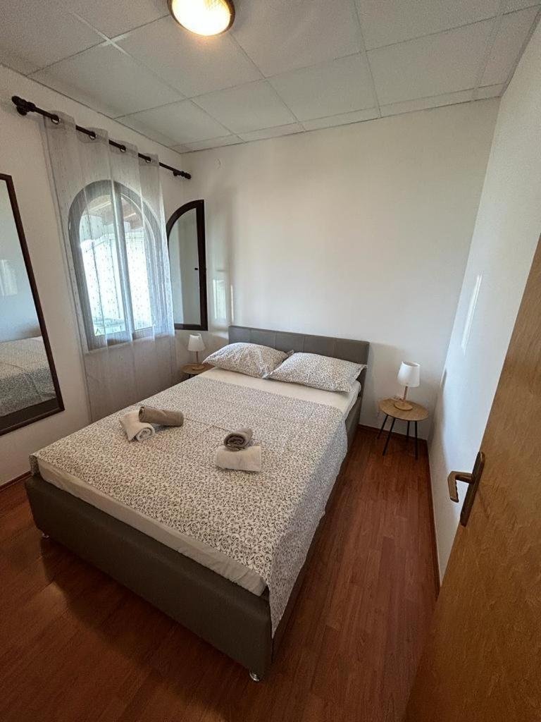 Apartments By The Sea Slatine, Ciovo - 1128 Екстериор снимка