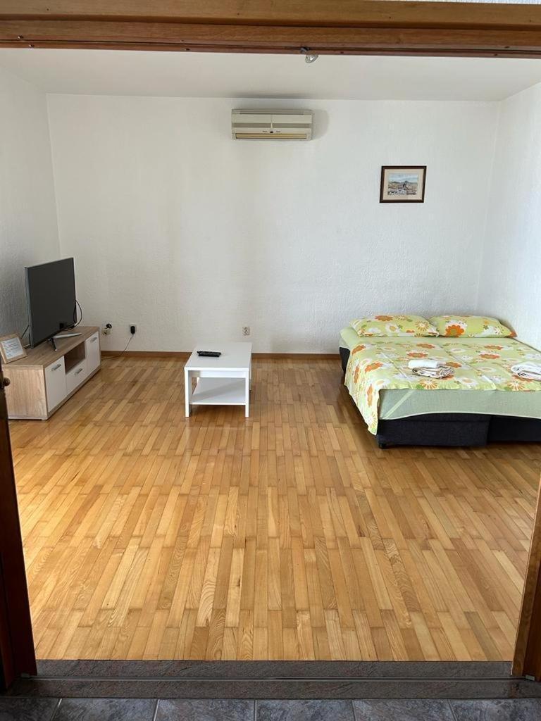Apartments By The Sea Slatine, Ciovo - 1128 Екстериор снимка