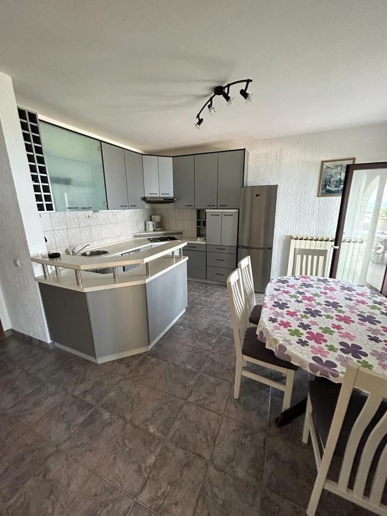 Apartments By The Sea Slatine, Ciovo - 1128 Екстериор снимка